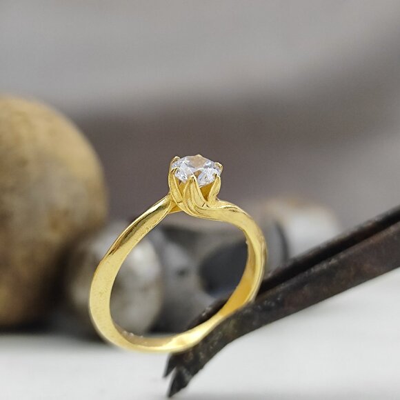 Engagement ring. 14K Yellow gold ring with 0.43ct' Lab-Created diamond. - Picture 1 of 17